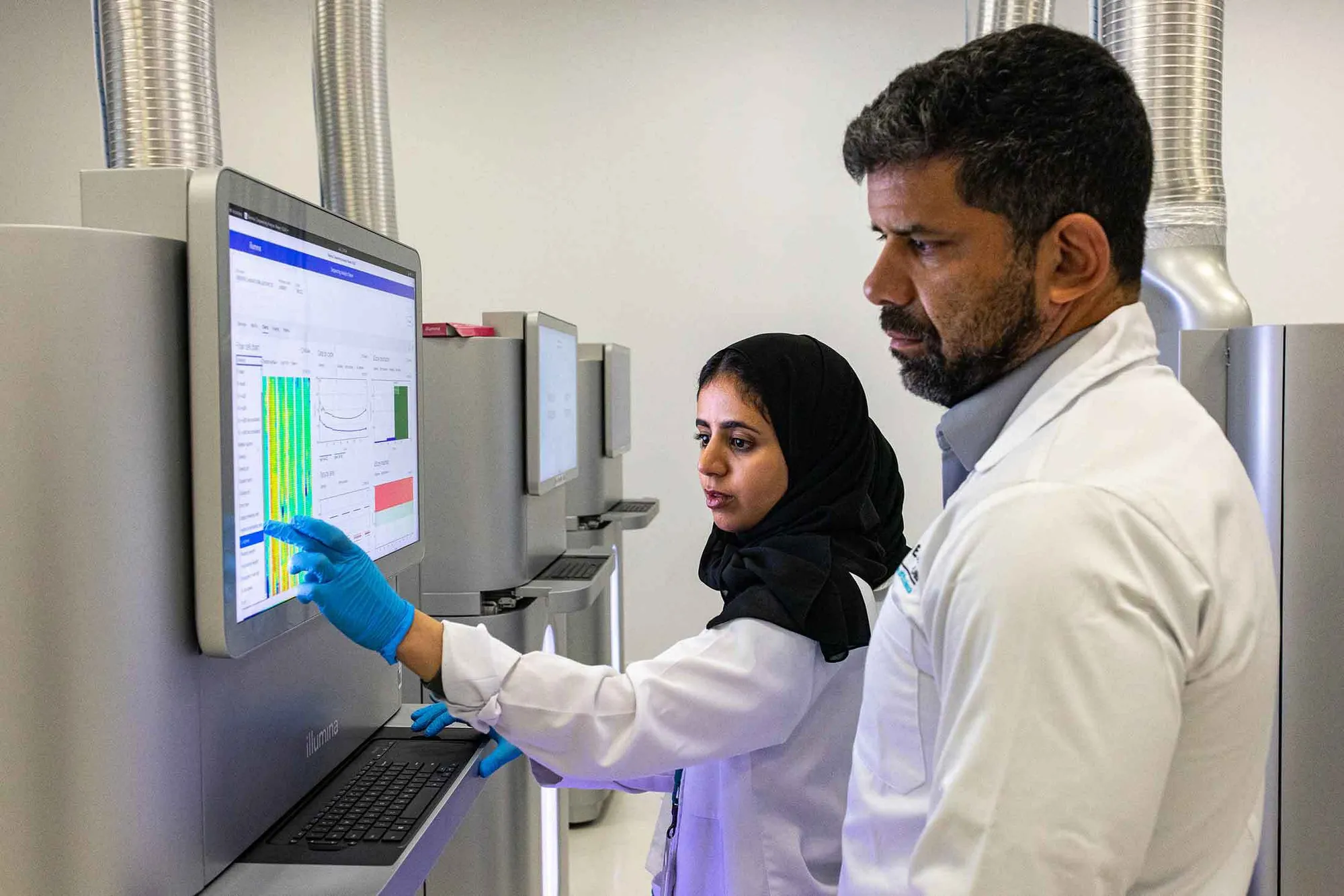 ОАЕ майже розшифрували ДНК всієї нації: прорив у медицині чи ідеальний інструмент контролю?